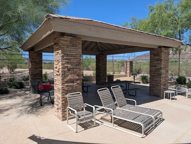 Building Photo - Tramonto Townhome - Tri-level