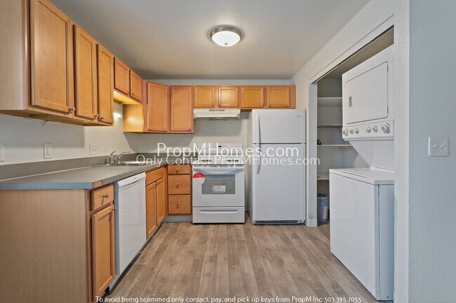 Building Photo - Enjoy the Cedar Hills Lifestyle in this Th...
