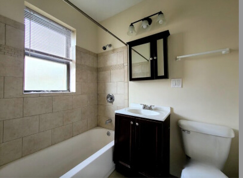 Building Photo - 3755 N Pine Grove Ave