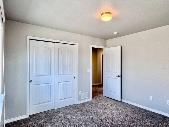 Building Photo - Beautifully Maintained Woodmoor Home Featu...