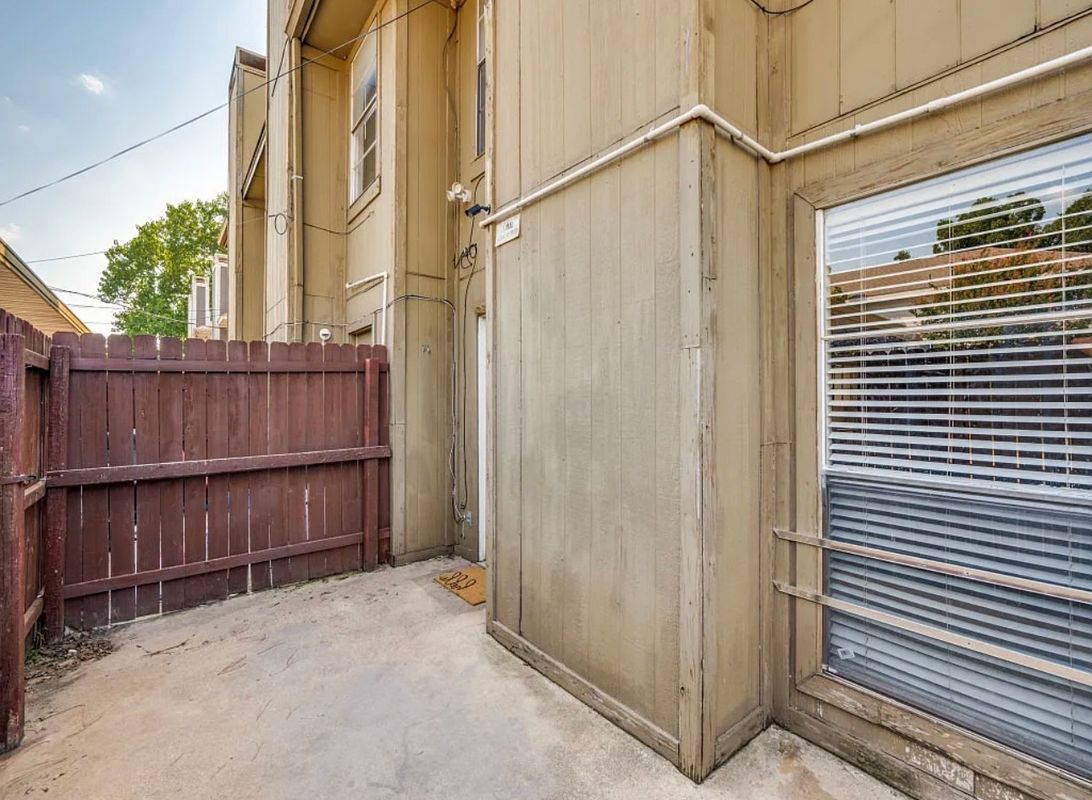 Building Photo - 7500 Chapin Rd