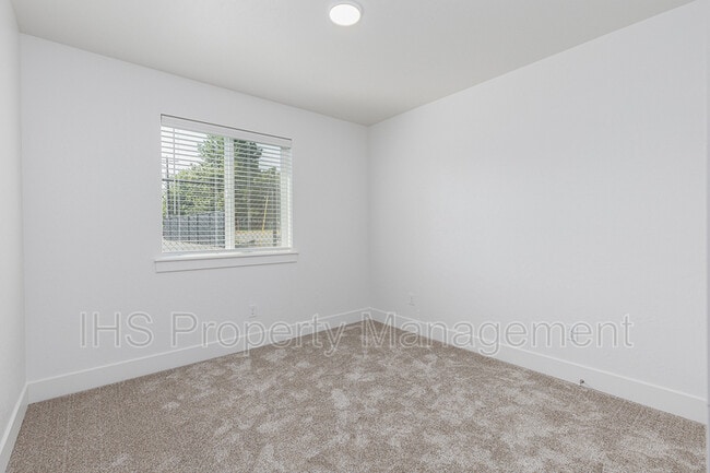 Building Photo - 446 S 40th Ave