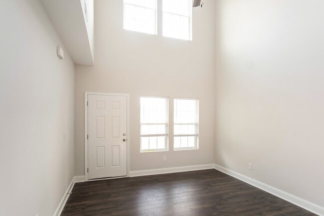 Building Photo - 393 Trevally Ct