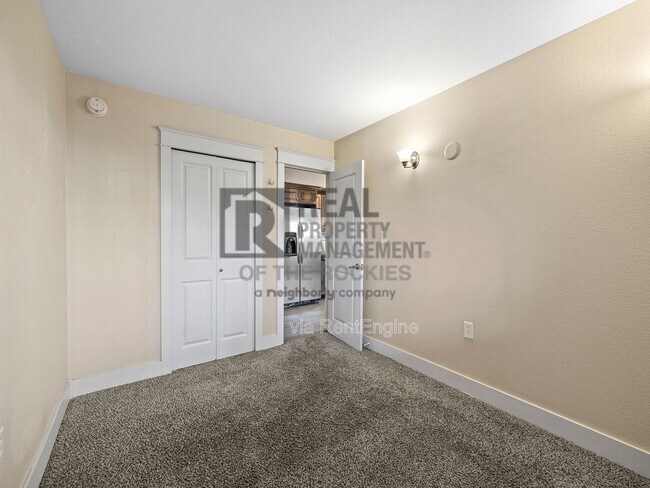 Building Photo - 233 N Meldrum St