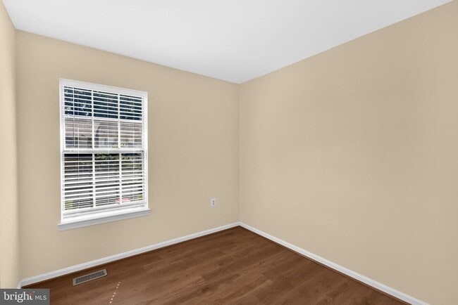 Building Photo - 5743 Burke Towne Ct