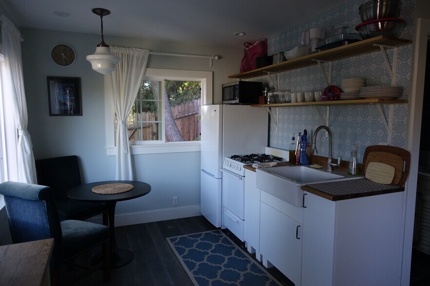 Building Photo - 575 Valle Vista Ave