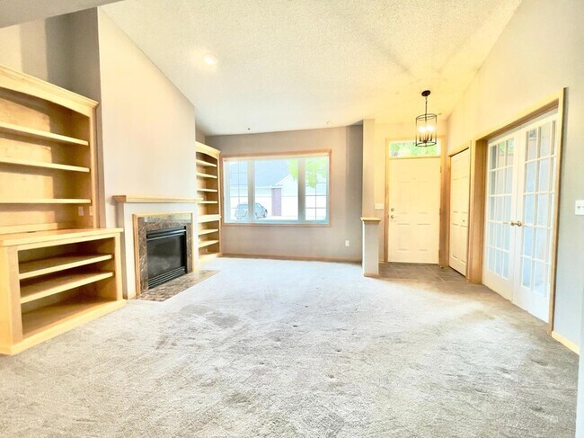 Building Photo - 12022 Vermillion St NE