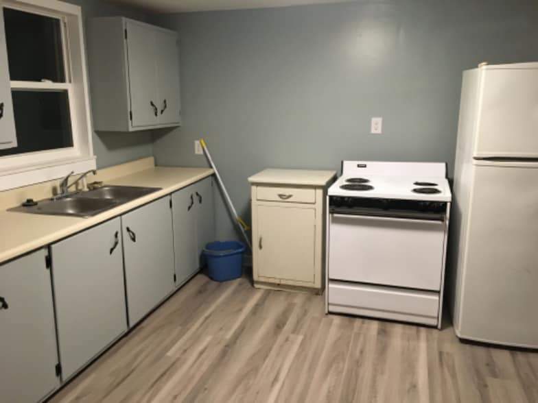 Building Photo - 215 Walnut St