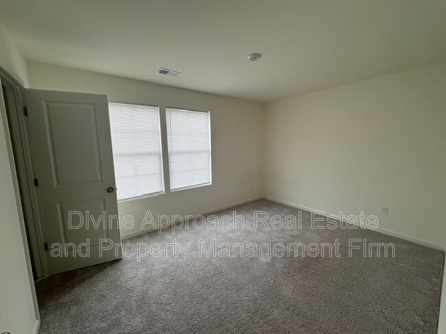 Building Photo - 1609 U W Clemon Dr