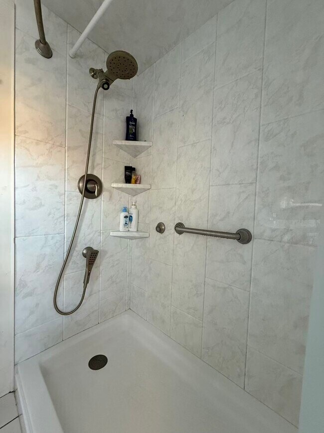 Building Photo - 48 Watson Rd