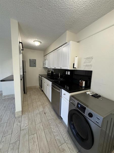 Building Photo - 340 SW 16th Ct