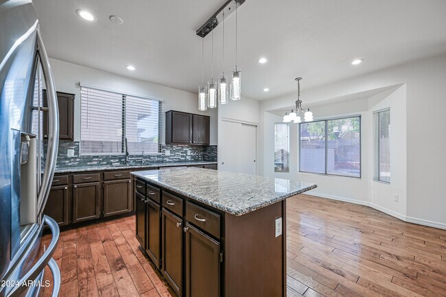 Building Photo - 3222 E Wickieup Ln