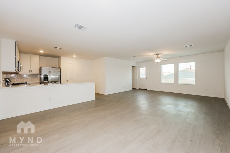 Building Photo - 2741 Ctr Crk Ln