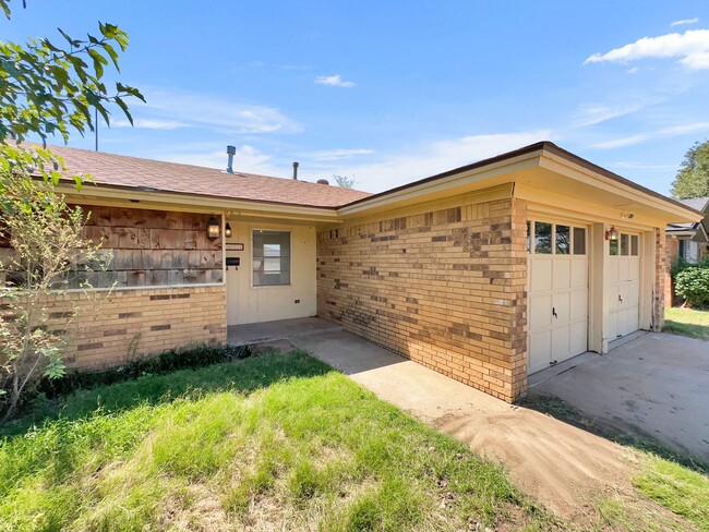 Building Photo - 3/2/2 home in central Lubbock