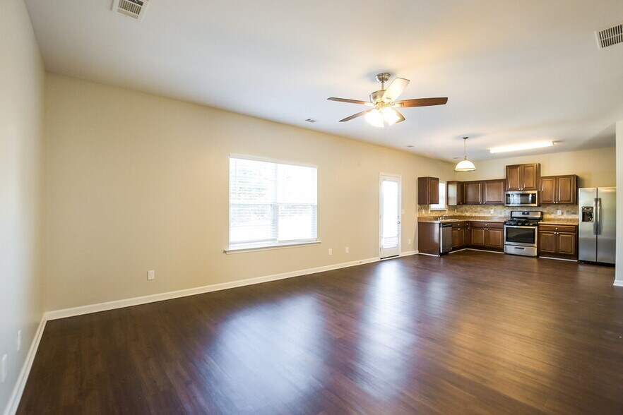 Building Photo - 38 Bollen Ln