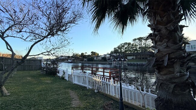 Building Photo - 2417 Gerol Dr