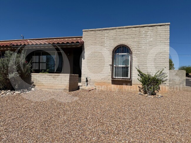 Building Photo - 1826 W Dominy Rd