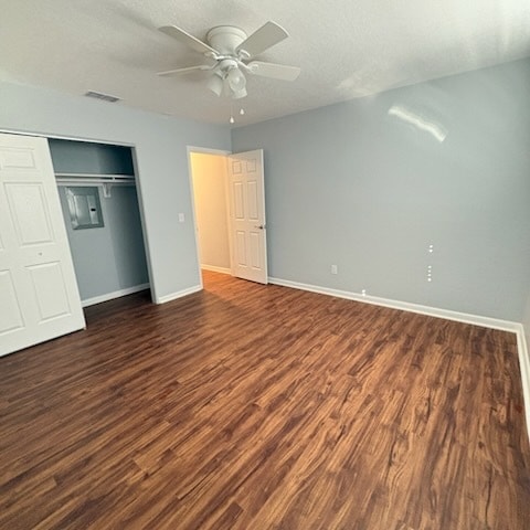 Building Photo - 733 Oleander Dr SE