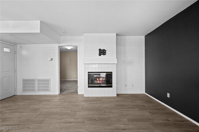 Building Photo - 4861 S Torrey Pines Dr