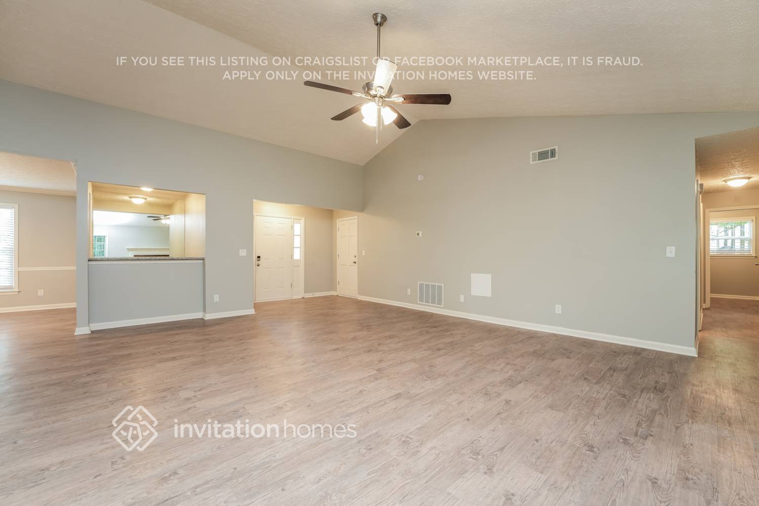 Building Photo - 2215 Valley Wood Dr