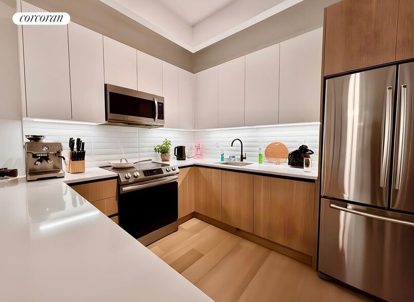 Building Photo - 420 Gates Ave