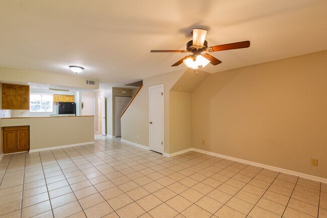 Building Photo - 2 Bedroom, 2.5 Bath Townhome In SW Pickwick Park