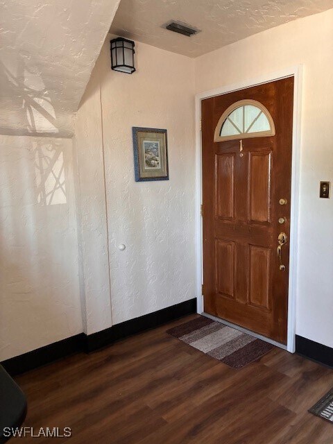 Building Photo - 4715 Santa Barbara Blvd