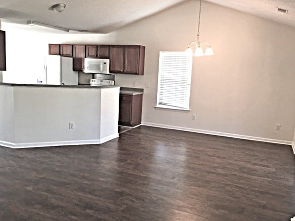 Building Photo - 530 Beverly Dr