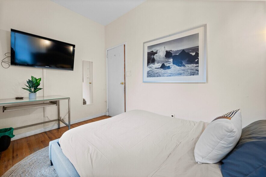 Building Photo - 690 9th Ave