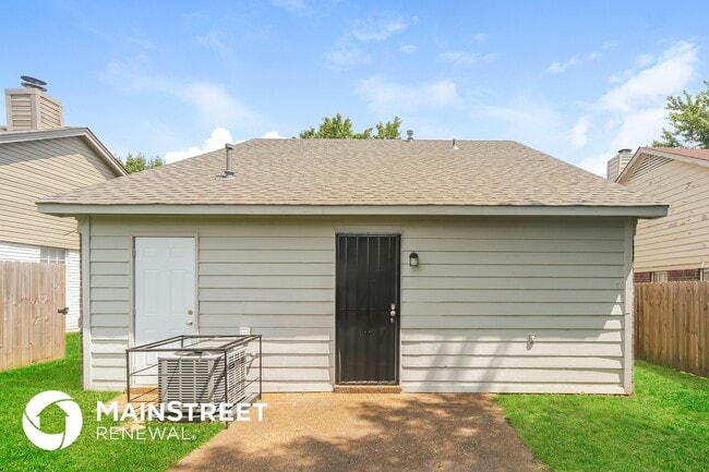 Building Photo - 2791 Heatherglen Cove W