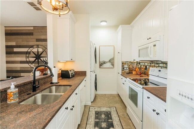 Building Photo - 2000 Picardy Ct