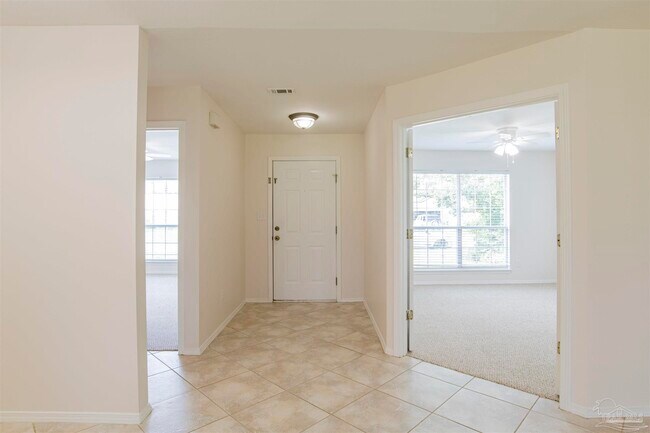 Building Photo - 4012 Shorewood Dr