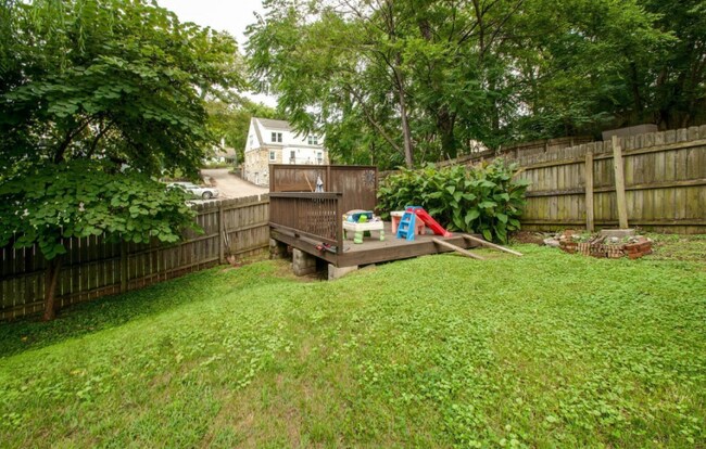 Building Photo - 947 Cahal Ave