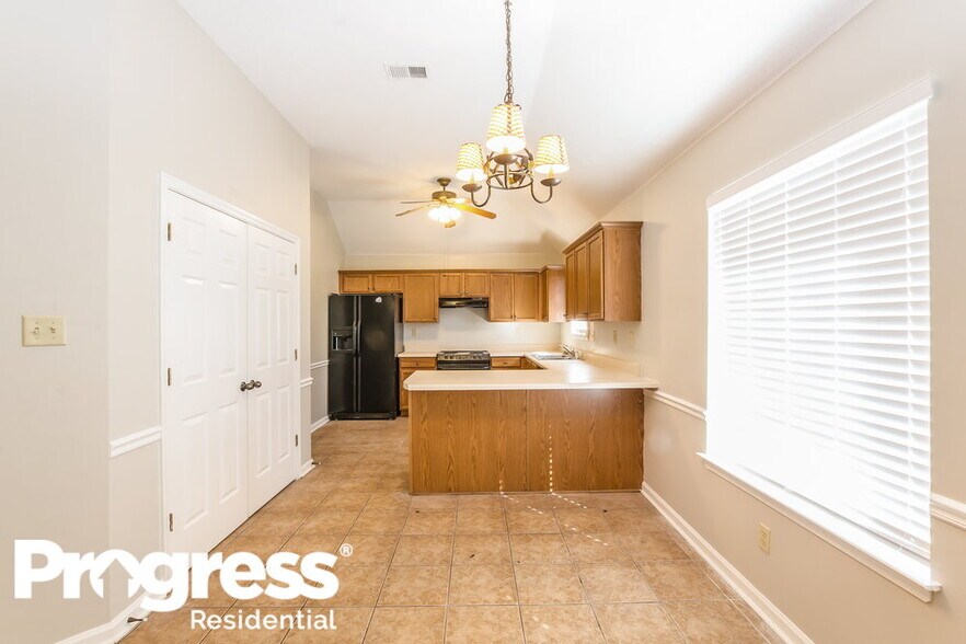 Building Photo - 40 Spring Valley Dr