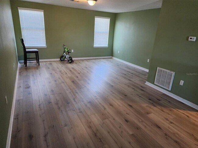 Building Photo - 625 Silverthorn Pl