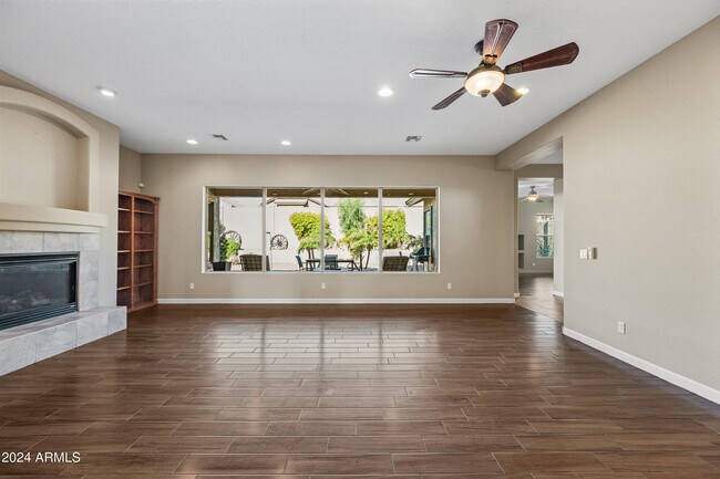Building Photo - 2122 W Red Range Way