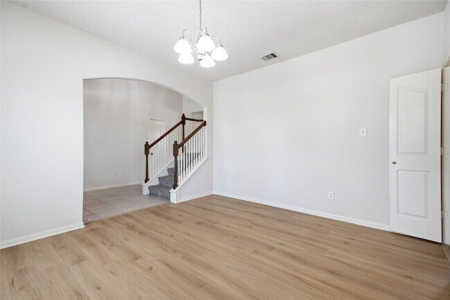 Building Photo - 6165 Darlington Ct