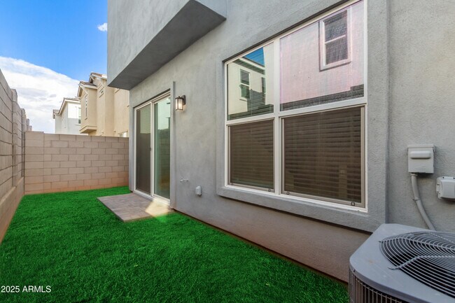 Building Photo - 4858 E Helena Dr