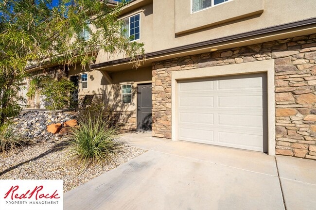 Building Photo - 3 Bedroom Townhome in Buena Vista Community