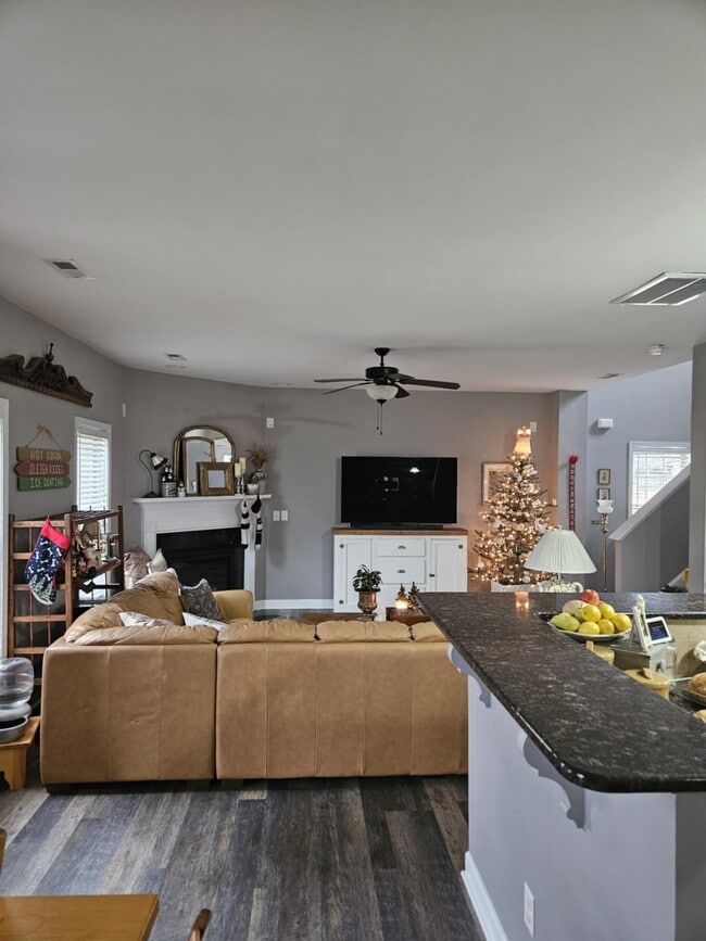 Building Photo - 307 First Post Rd