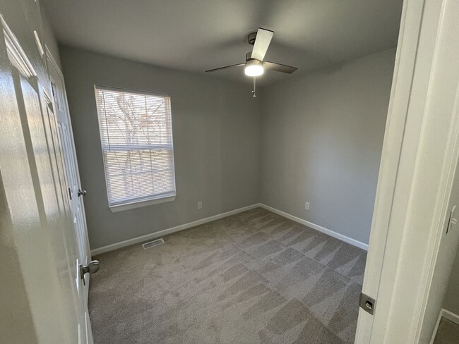 Building Photo - 3 bedroom gem with convenient Nashville lo...