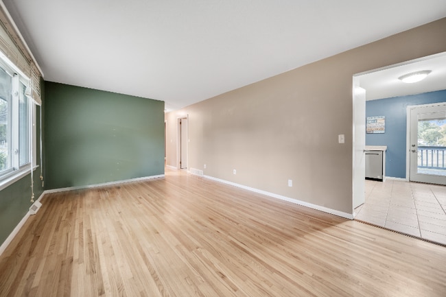 Building Photo - 6367 Zinnia Ln N