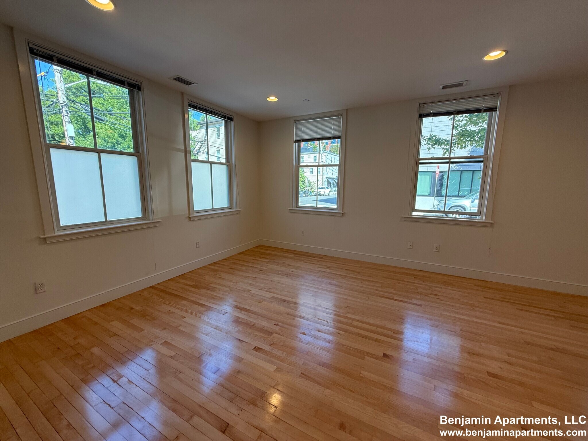 Building Photo - 108 2nd St