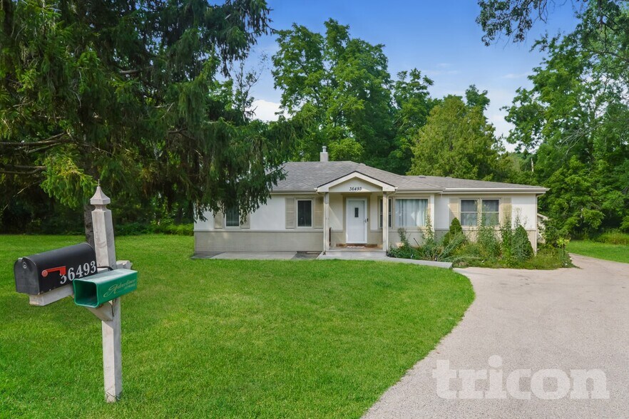 Primary Photo - 36493 N Hawthorne Ln