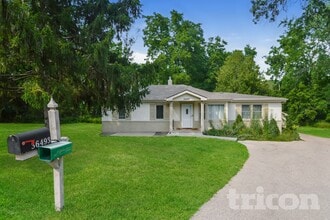 Building Photo - 36493 N Hawthorne Ln