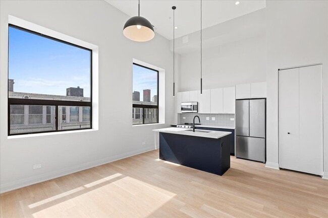 Building Photo - 1934 W North Ave