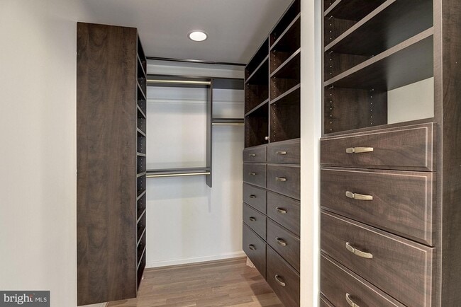 Building Photo - 10706 Symphony Way