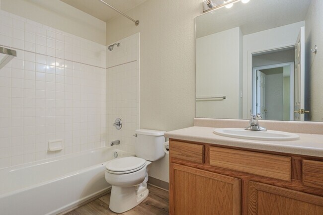 Building Photo - 431 Countryside Ln