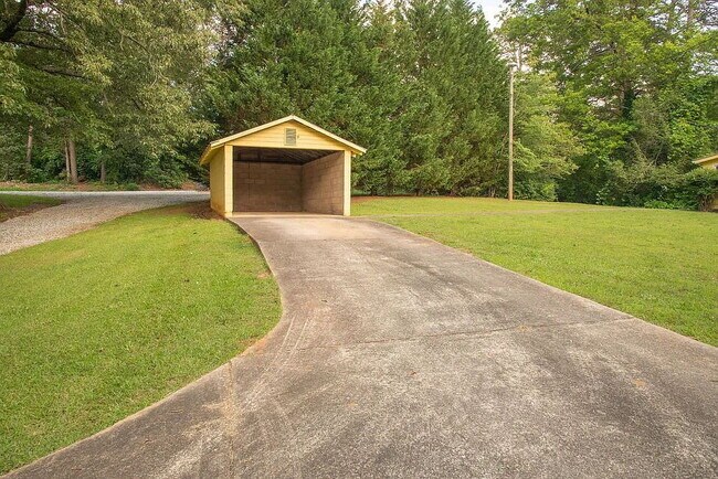 Building Photo - 1 bedroom, 1 full bath near downtown Walhalla