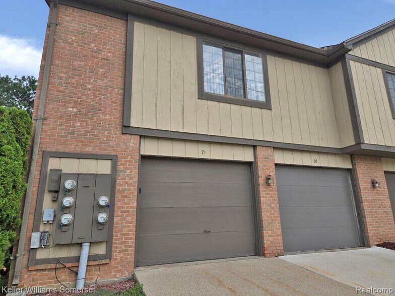 Building Photo - 71 Meadow Wood Dr